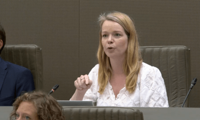 Sanne tijdens de plenaire vergadering
