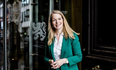Sanne Van Looy kijkt in de camera