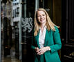 Sanne Van Looy kijkt in de camera